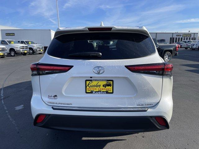 used 2021 Toyota Highlander car, priced at $35,987