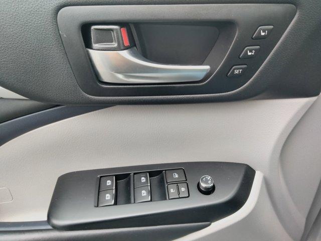 used 2019 Toyota Highlander car, priced at $28,995