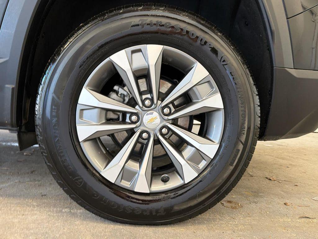 used 2025 Chevrolet Equinox car, priced at $25,900