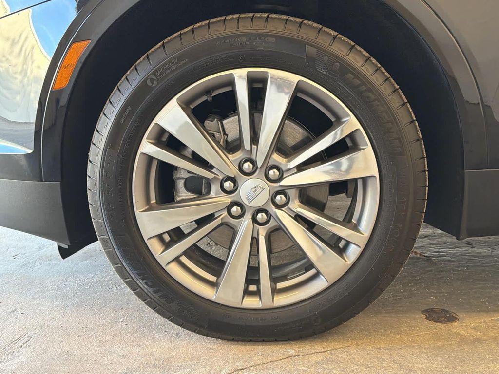 used 2025 Cadillac XT5 car, priced at $37,899