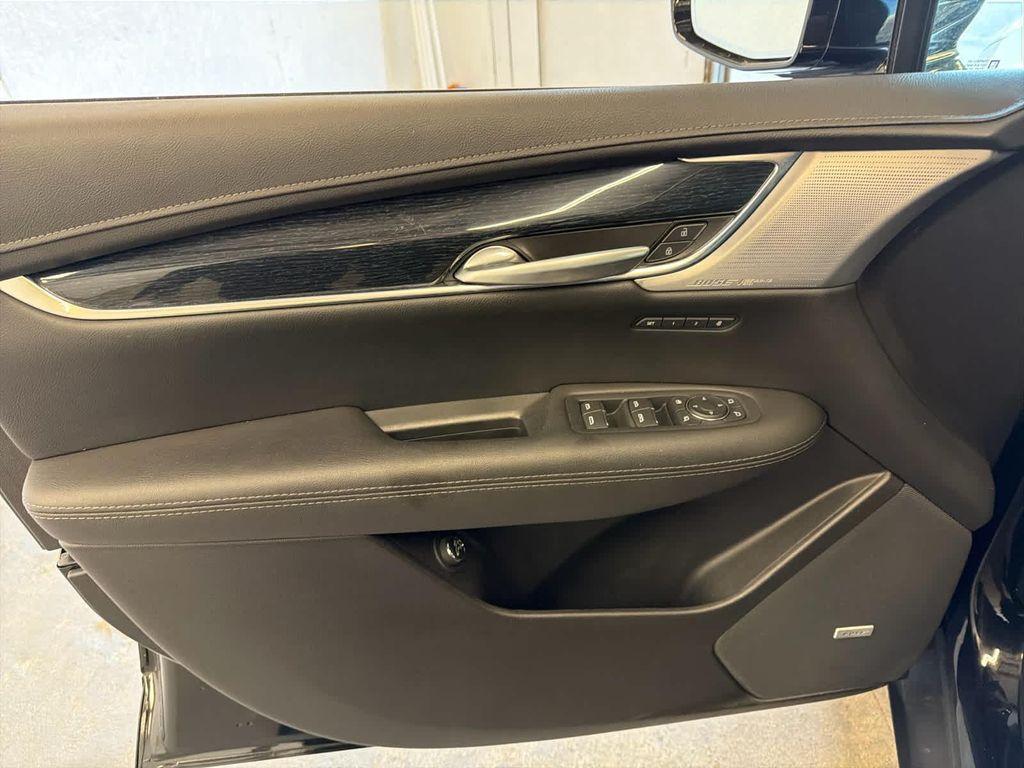 used 2025 Cadillac XT5 car, priced at $37,899