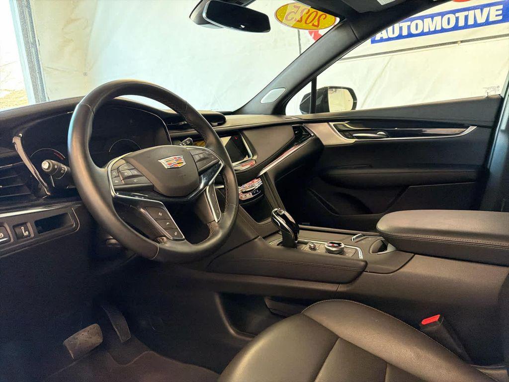 used 2025 Cadillac XT5 car, priced at $37,899