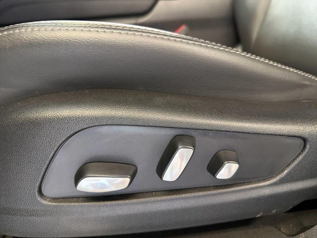 used 2021 Cadillac XT5 car, priced at $29,900