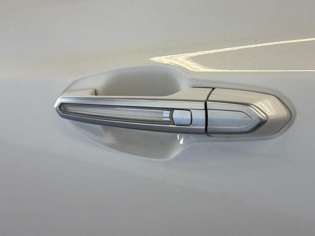 used 2021 Cadillac XT5 car, priced at $29,900