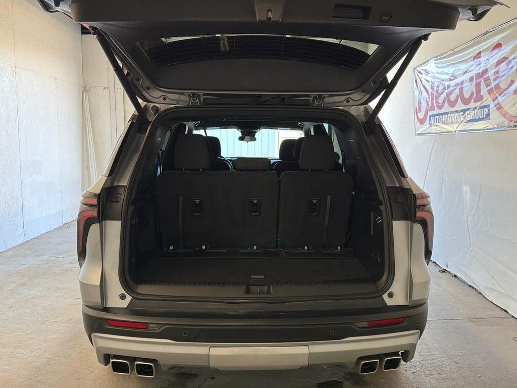 used 2025 Chevrolet Traverse car, priced at $34,700