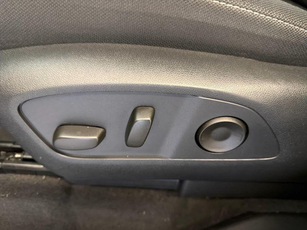 used 2025 Chevrolet Traverse car, priced at $34,700