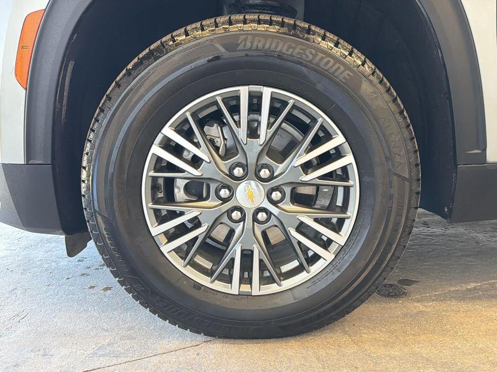 used 2025 Chevrolet Traverse car, priced at $34,700