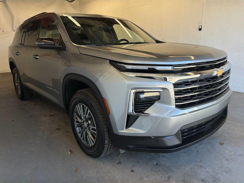 used 2025 Chevrolet Traverse car, priced at $34,700