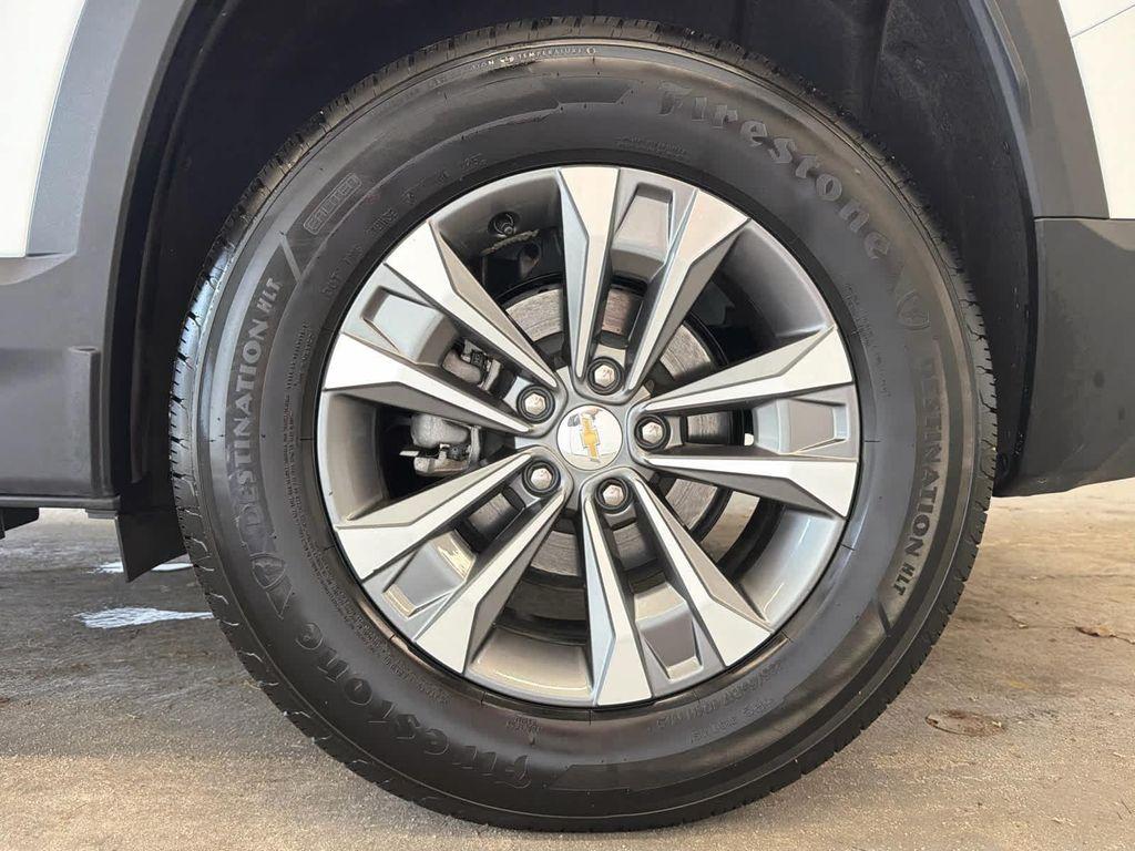 used 2025 Chevrolet Equinox car, priced at $26,400