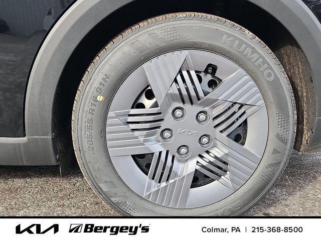 new 2025 Kia K4 car, priced at $22,902