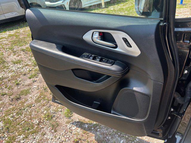 used 2025 Chrysler Pacifica car, priced at $32,233