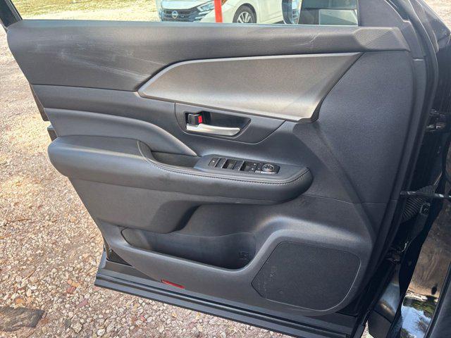 used 2025 Toyota Highlander car, priced at $41,165