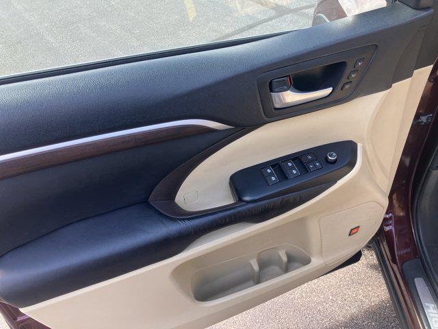 used 2015 Toyota Highlander car, priced at $17,527