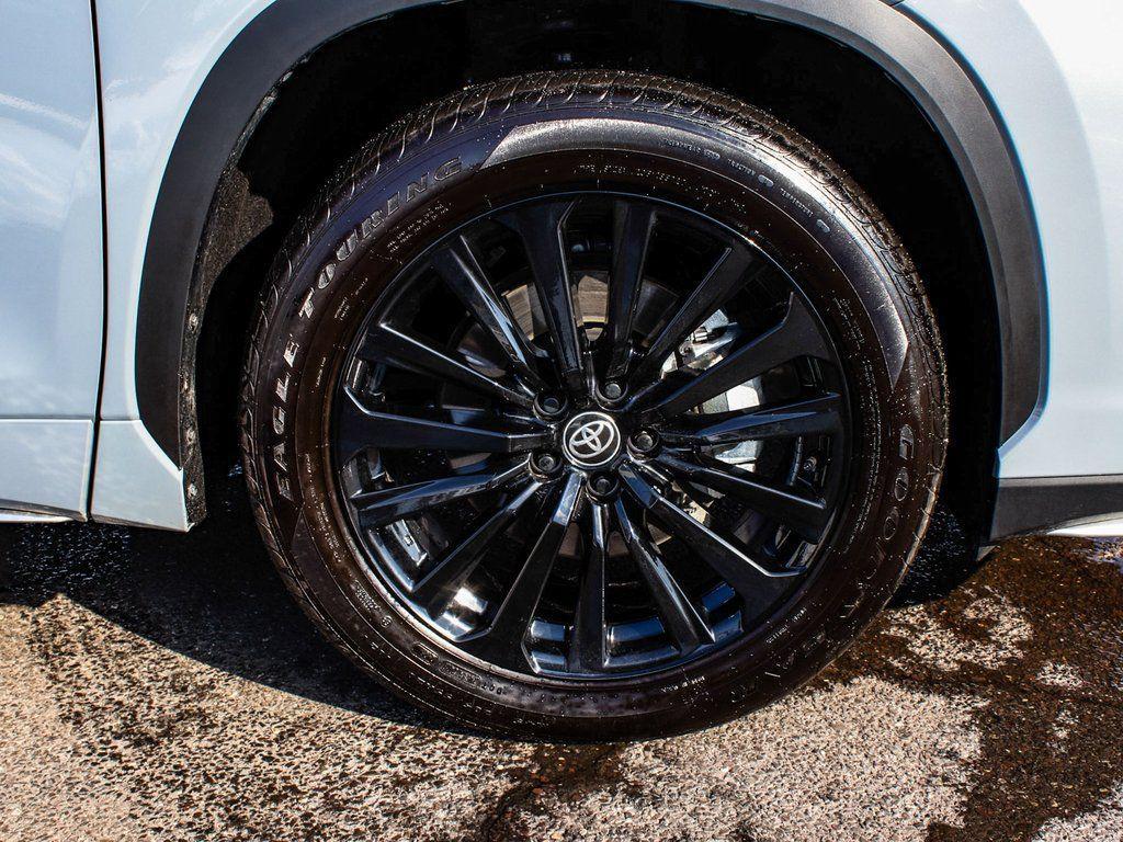used 2025 Toyota Highlander car, priced at $44,990