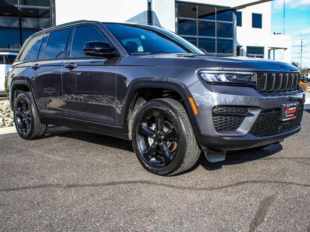 used 2024 Jeep Grand Cherokee car, priced at $32,990
