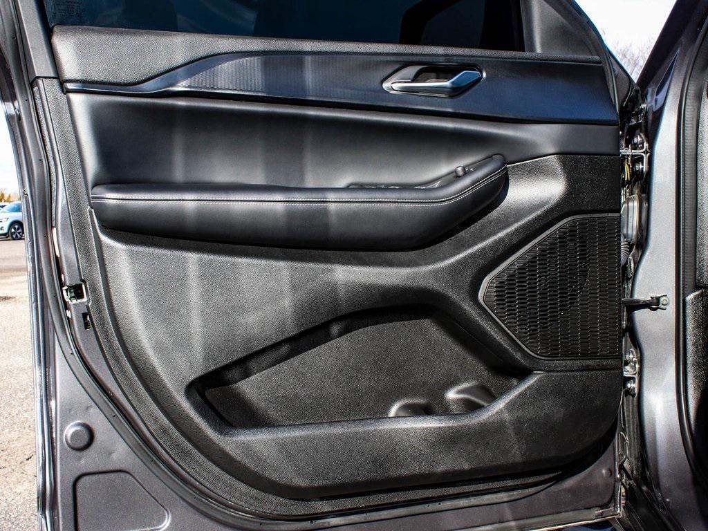 used 2024 Jeep Grand Cherokee car, priced at $32,990