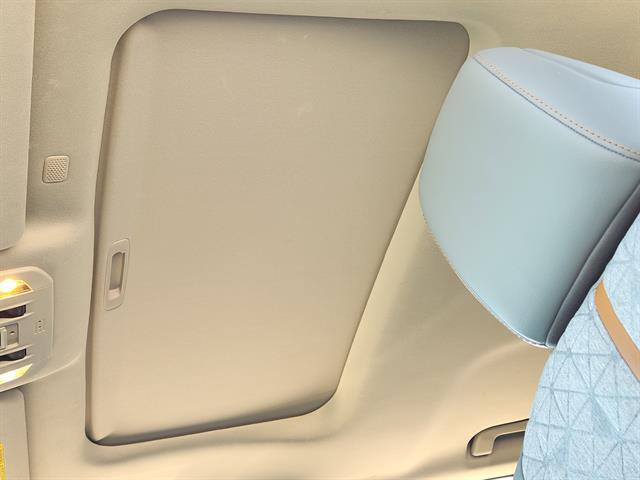 used 2022 Toyota Highlander Hybrid car, priced at $35,991