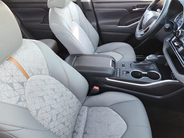 used 2022 Toyota Highlander Hybrid car, priced at $35,991