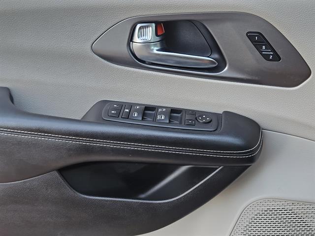 used 2022 Chrysler Pacifica car, priced at $20,610