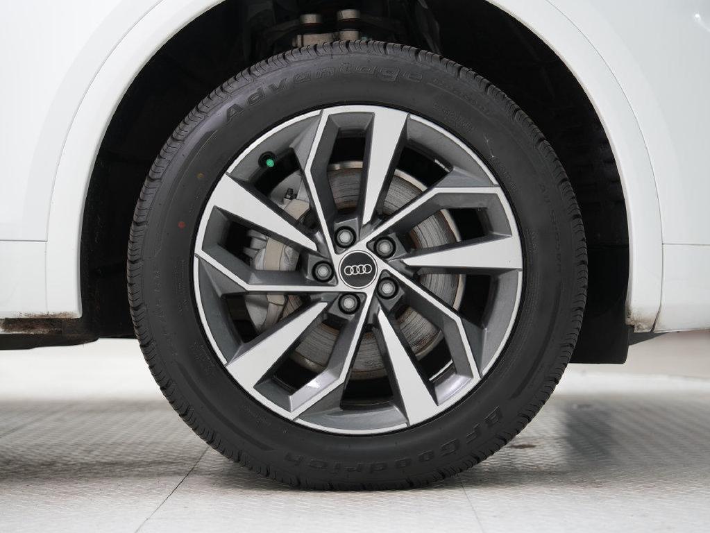 Audi Q5 view 25