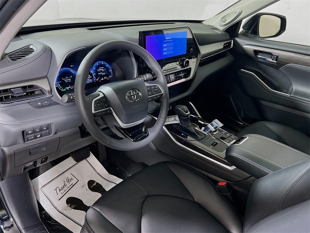 new 2026 Toyota Highlander Hybrid car, priced at $54,508