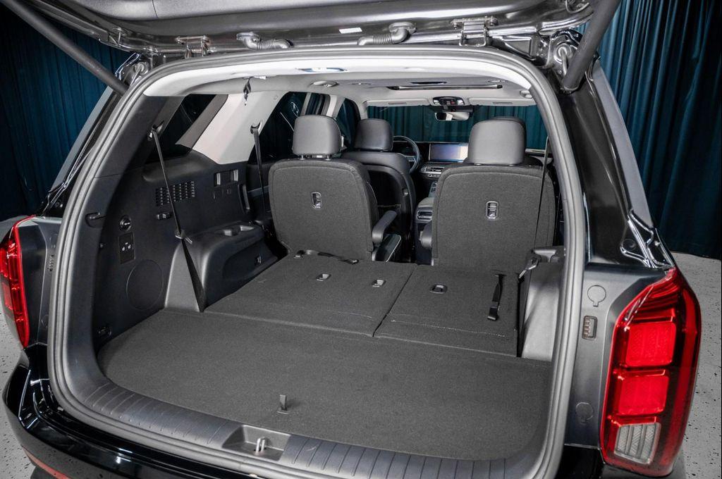 used 2025 Hyundai Palisade car, priced at $37,991