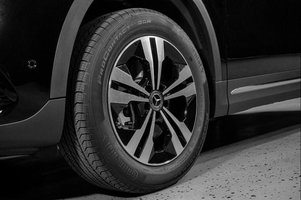 used 2025 Mercedes-Benz GLA 250 car, priced at $35,994