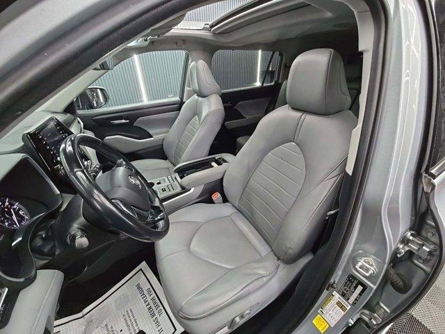 used 2020 Toyota Highlander car, priced at $26,899