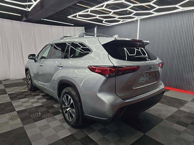 used 2020 Toyota Highlander car, priced at $26,899
