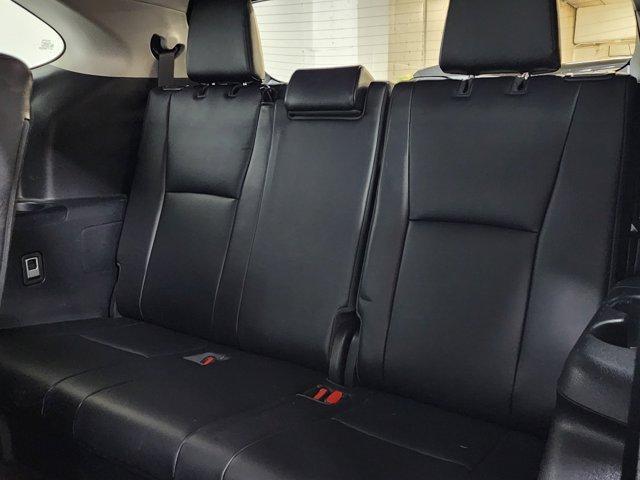 used 2021 Toyota Highlander car, priced at $26,399