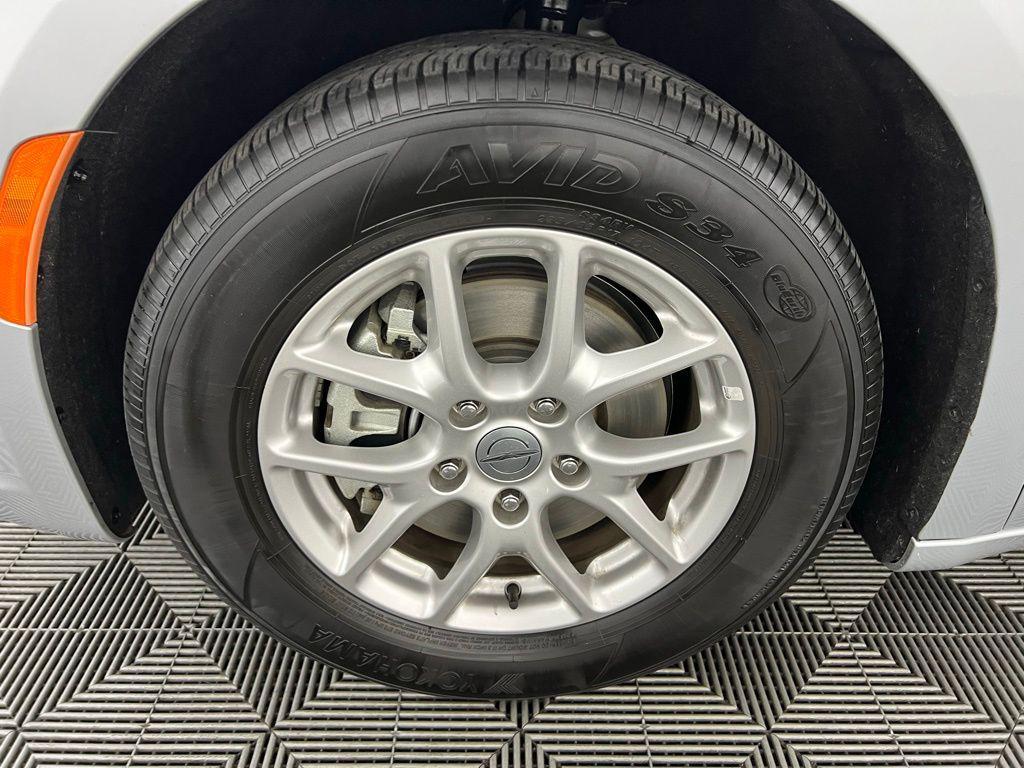 used 2024 Chrysler Pacifica car, priced at $27,173