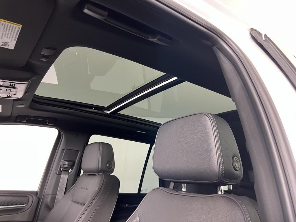 2024 White GMC Yukon