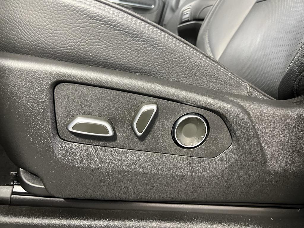 2024 White GMC Yukon