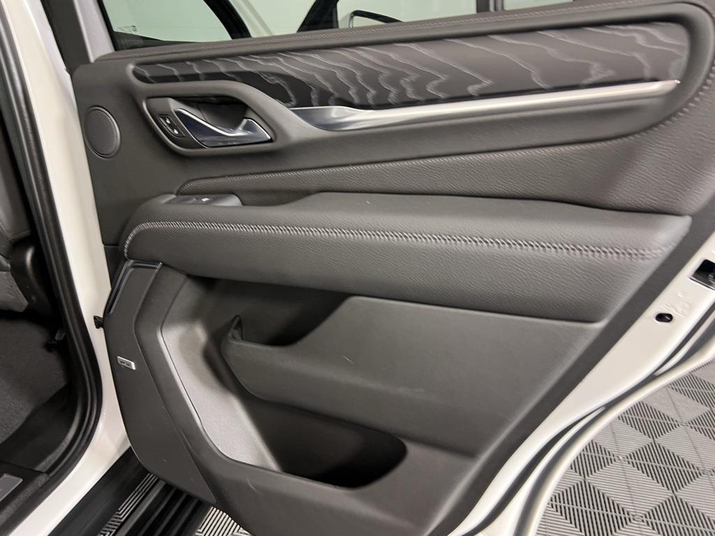 2024 White GMC Yukon