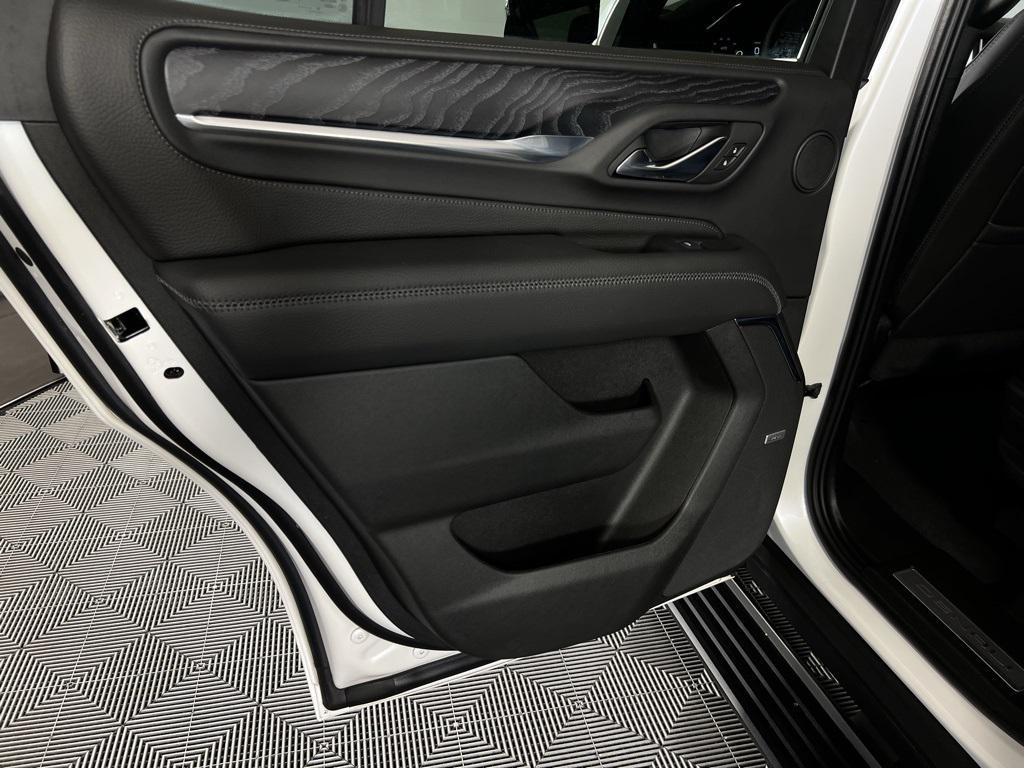 2024 White GMC Yukon