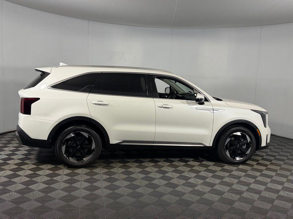 used 2025 Kia Sorento Hybrid car, priced at $30,875