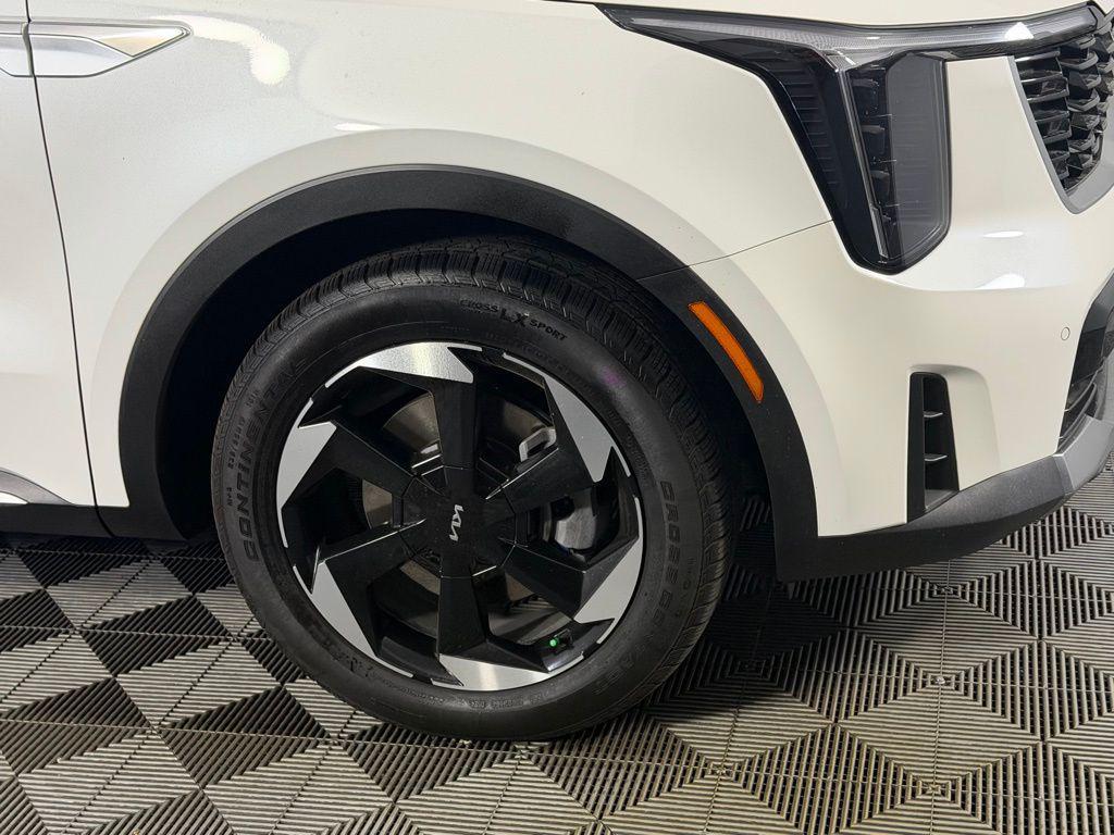 used 2025 Kia Sorento Hybrid car, priced at $30,875