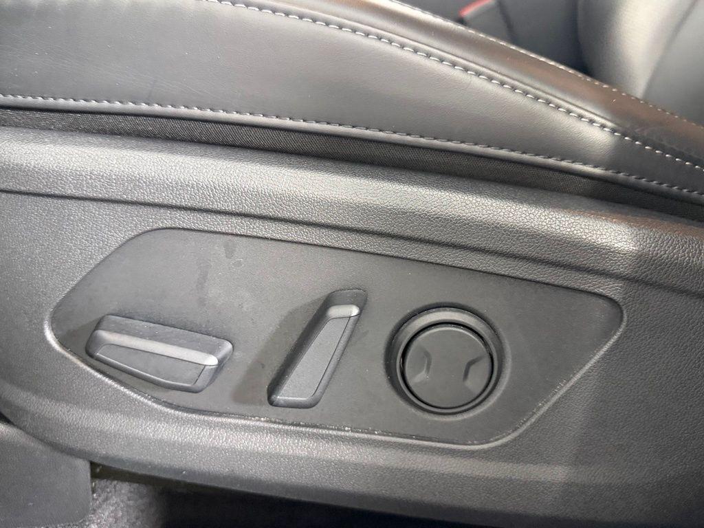 used 2025 Kia Sorento Hybrid car, priced at $30,875