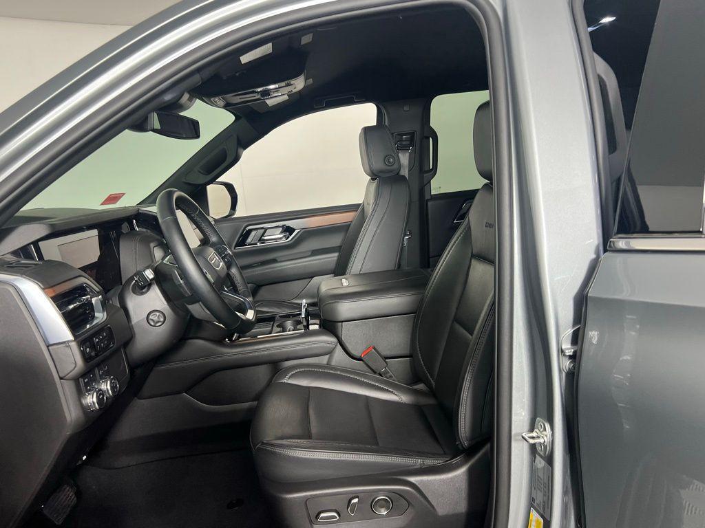 used 2025 GMC Yukon XL car, priced at $66,473