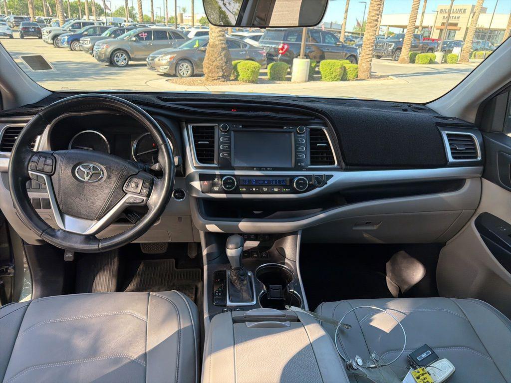 used 2018 Toyota Highlander car, priced at $21,094