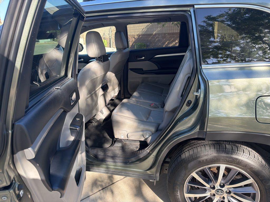 used 2018 Toyota Highlander car, priced at $21,094