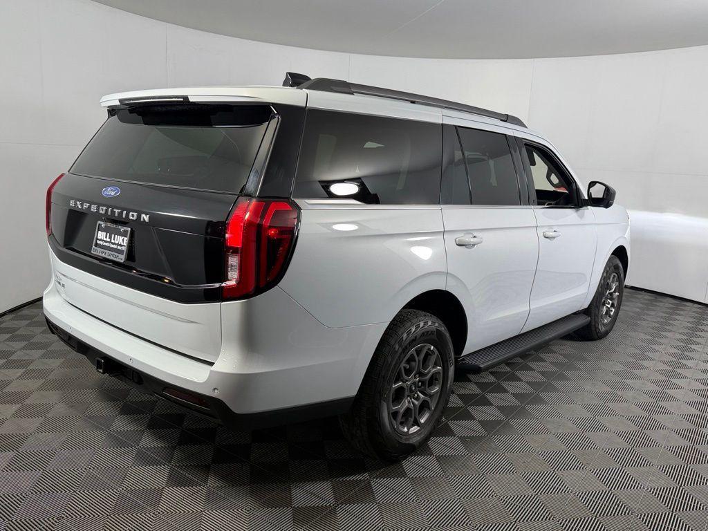used 2025 Ford Expedition car, priced at $54,072