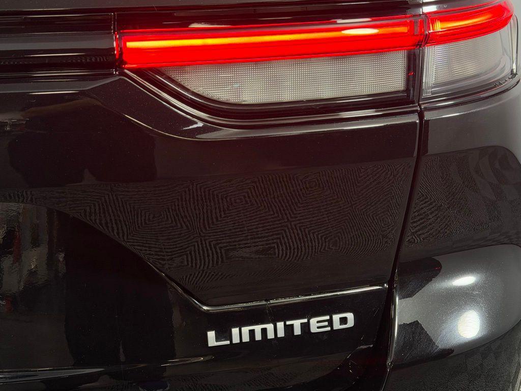 used 2024 Jeep Grand Cherokee car, priced at $32,673