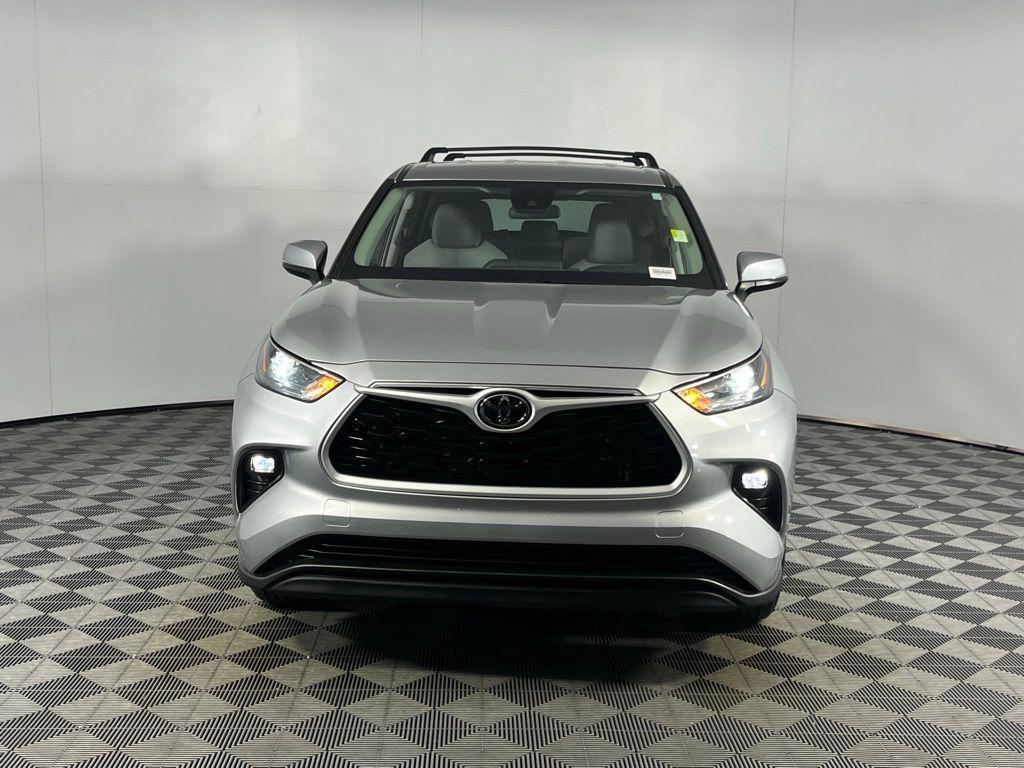 used 2023 Toyota Highlander car, priced at $33,373