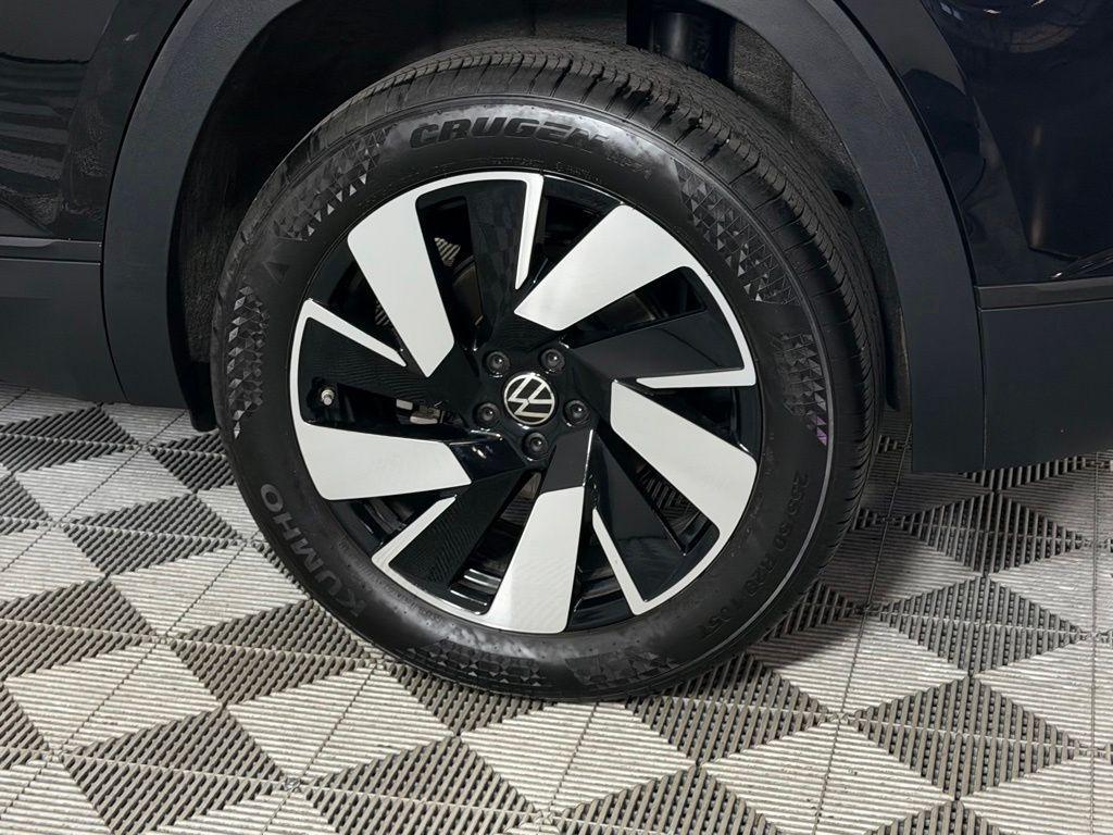 used 2025 Volkswagen Atlas Cross Sport car, priced at $33,373