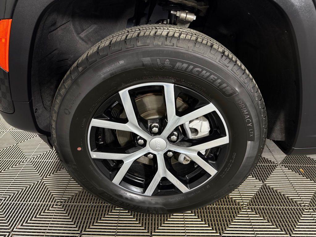 used 2024 Jeep Grand Cherokee car, priced at $32,373