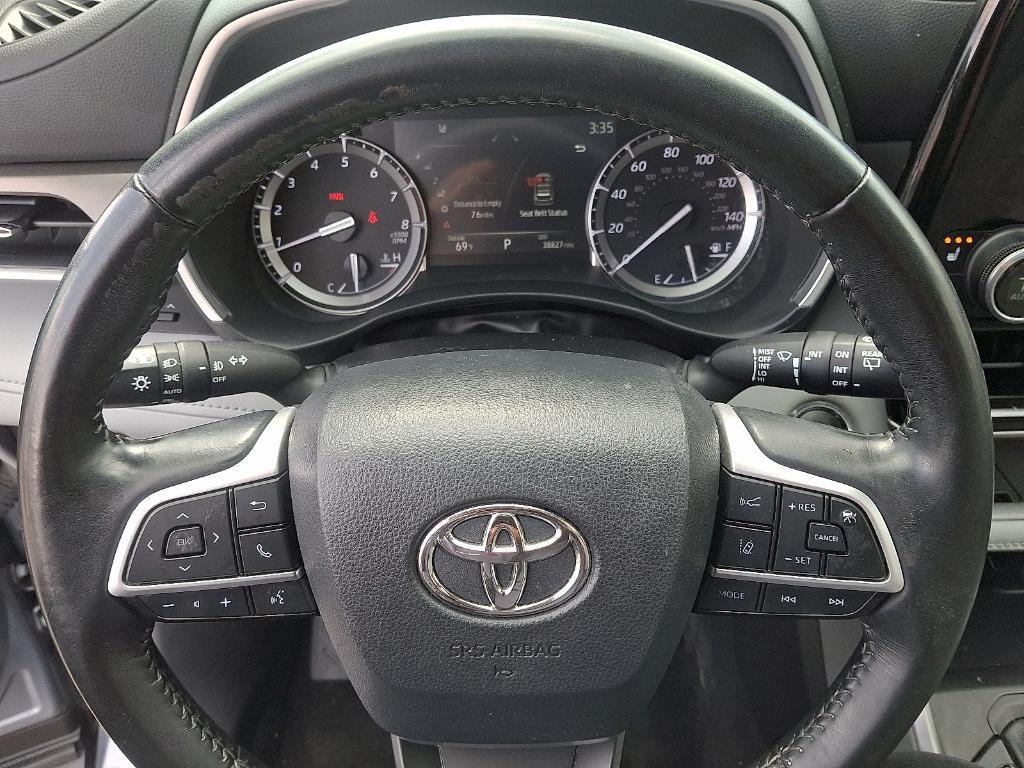 used 2022 Toyota Highlander car, priced at $33,788