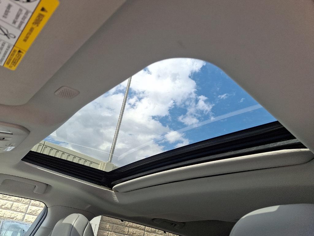 used 2022 Toyota Highlander car, priced at $33,788