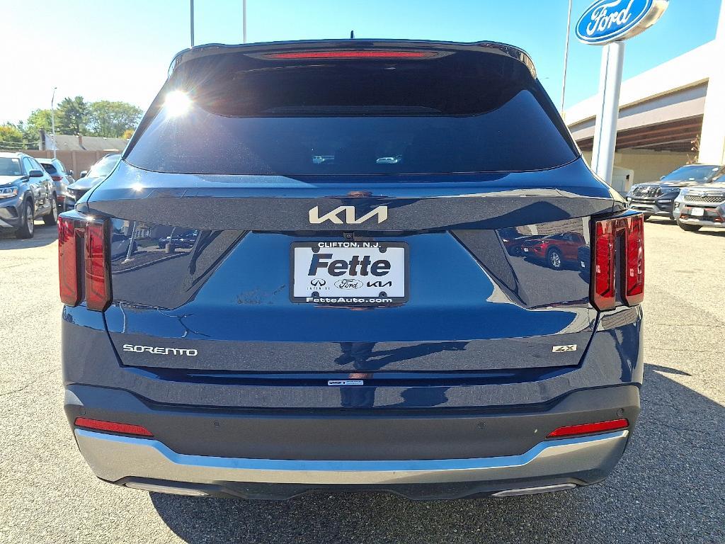 used 2025 Kia Sorento car, priced at $31,675