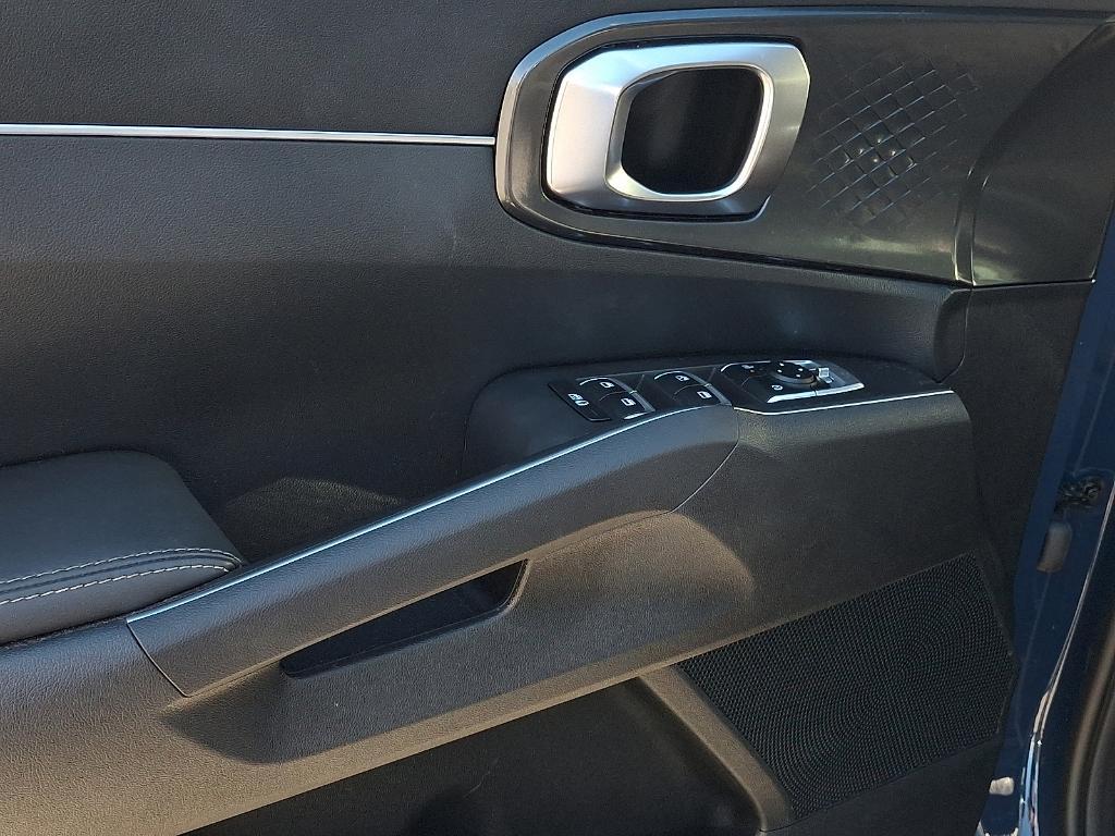 used 2025 Kia Sorento car, priced at $31,675